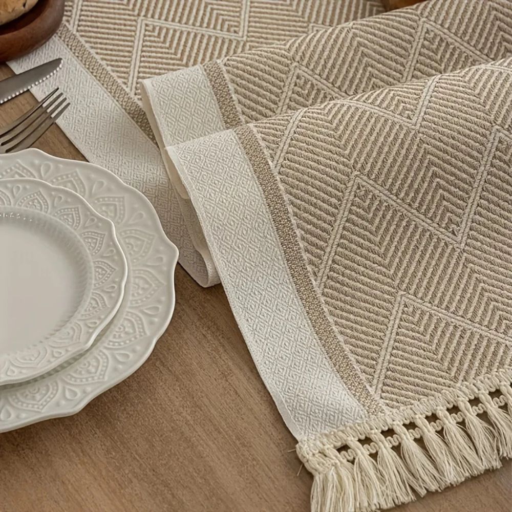 Table Runner | Woven texture for a warm, stylish interior