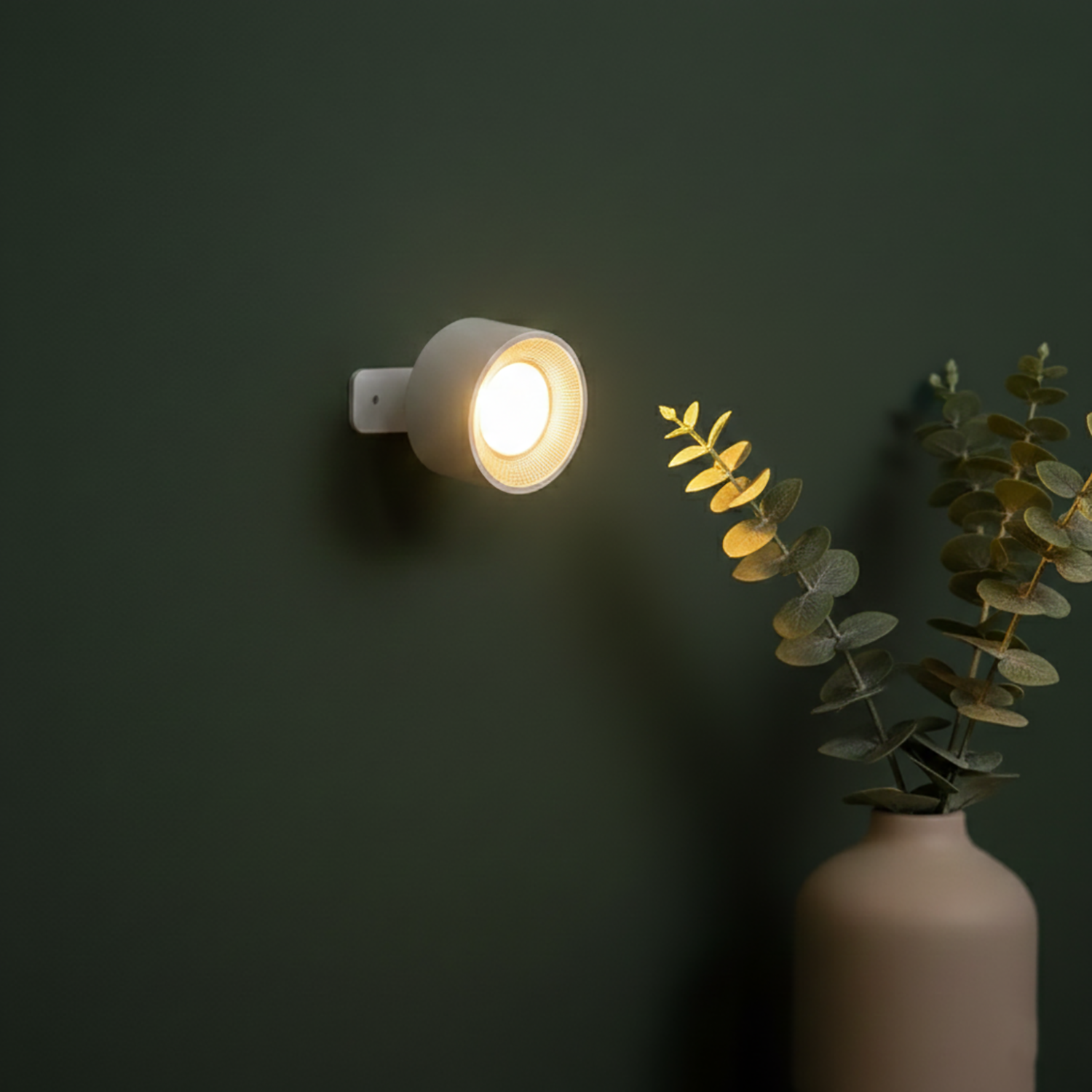 Magnetic Wall Light | Cordless flexibility for effortless everyday illumination